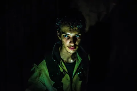 2067: Петля времени — кадр 11