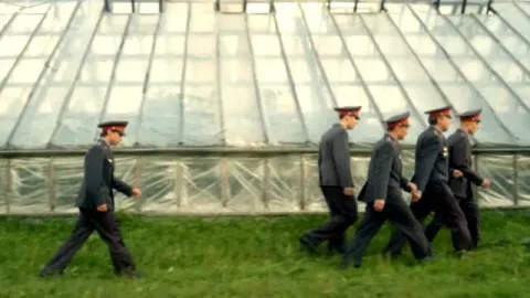 Обратная сторона Луны — кадр 7