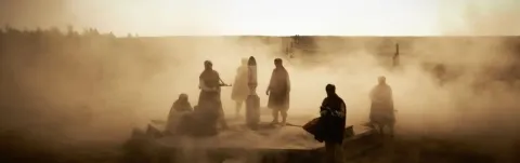 Чёрный и белый: Начало — кадр 11