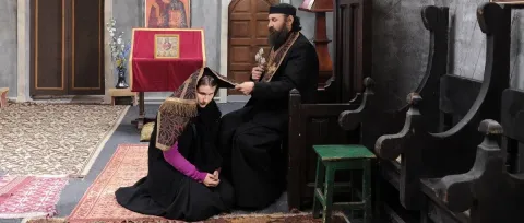 За холмами — кадр 4