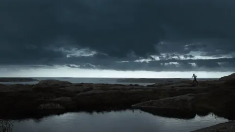 Убийство у моря — кадр 5