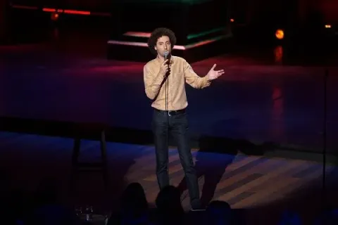 Stand Up (Стендап) — кадр 1