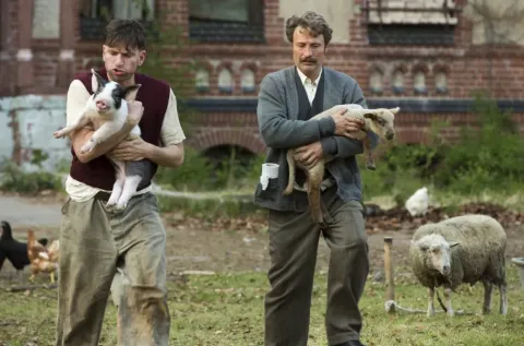 Мужчины и куры — кадр 4