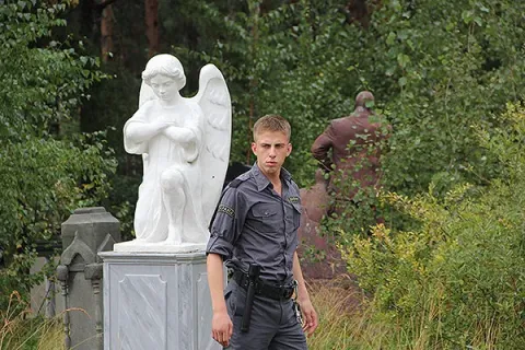 Парень с нашего кладбища — кадр 1