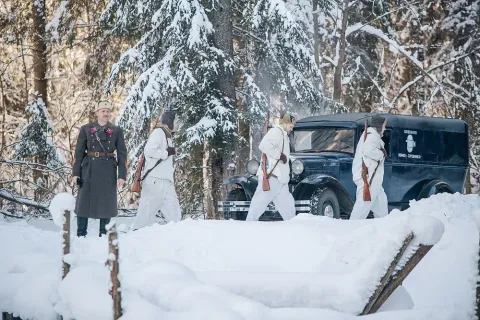 Снег и пепел — кадр 1