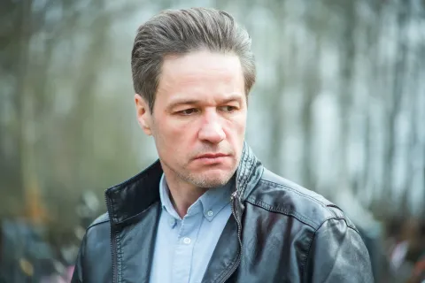 В круге света — кадр 7