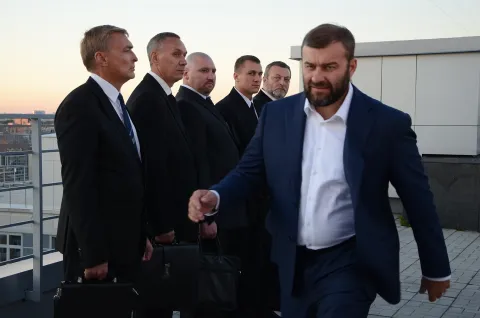 Тень — кадр 4